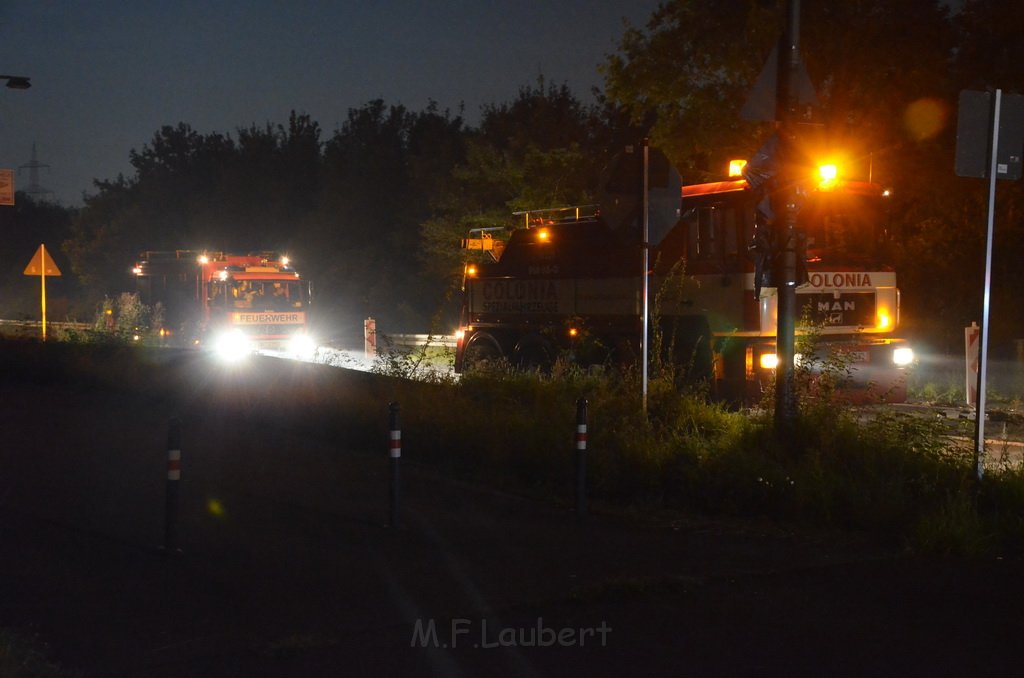 VU LKW umgestuerzt Feldkassel Industriestr Robert Boschstr P091.JPG